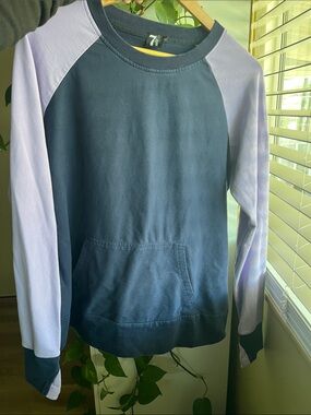 Two-Tone Women’s Crewneck Sweatshirt - Navy & Light Lavender